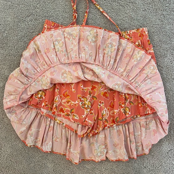 Shore skirt with shorts underneath size medium - Picture 3 of 4